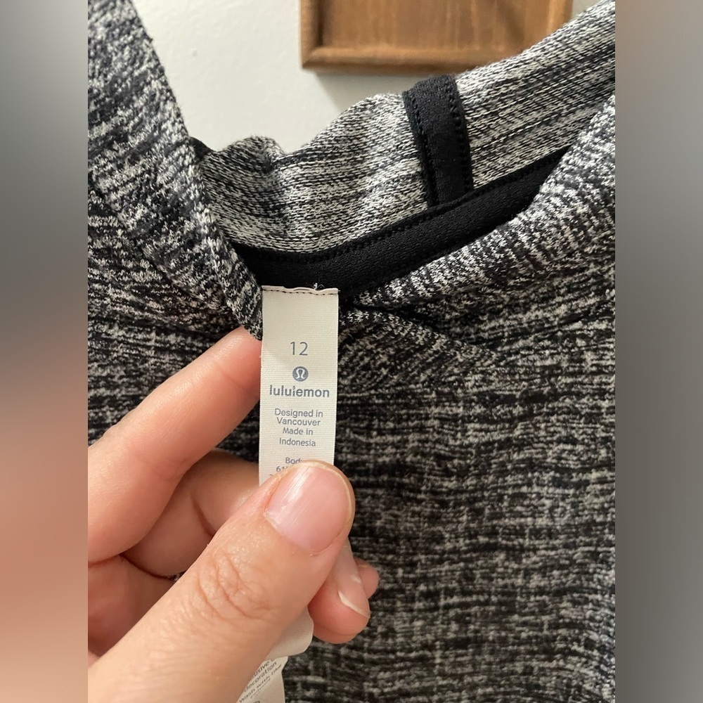 Lululemon pull over hoodie size 12. - Picture 5 of 5
